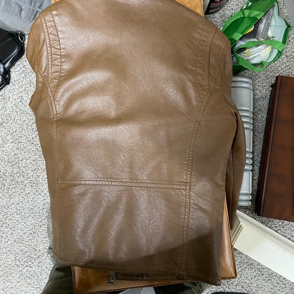 Pronto Uomo Brown Lightweight Jacket with Stand-Up Collar and Zipper Closure - Picture 3 of 3